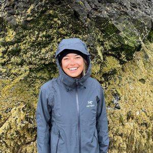 Meet your posher, Mia